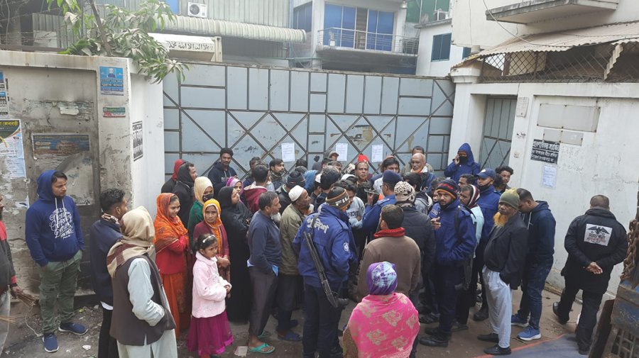 বন্ধ হয়ে গেল ৪০ বছরের পুরনো কারখানা, শ্রমিকদের চার মাসের বেতন বকেয়া